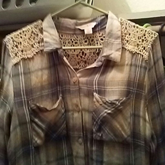 flannel & crochet button up - Picture 2 of 4